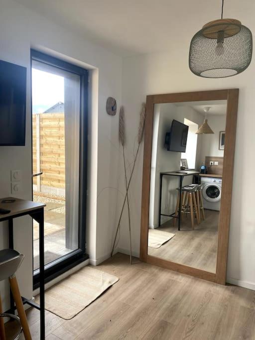 Entre Ville Et Campagne Appartement Cosy Avec Parking Et Terrasse Wood Coutiches エクステリア 写真