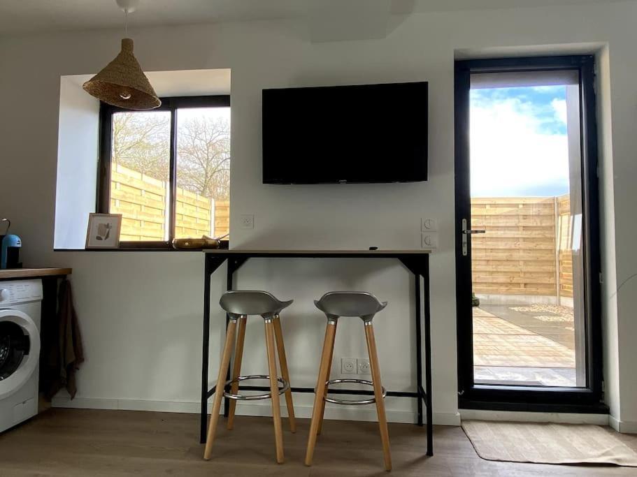 Entre Ville Et Campagne Appartement Cosy Avec Parking Et Terrasse Wood Coutiches エクステリア 写真